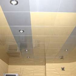 Алюминиевые кассетные потолки Cesal на кухне фото