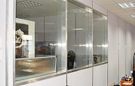 Панели Vekoroom и стеклянная перегородка офис