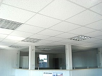 Подвесной потолок Армстронг в офисе