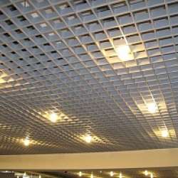 Потолки Грильято металлик со встроенными светильниками фото