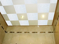 Отделка потолочными плитами Армстронг мрамор белый