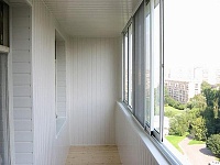 Вагонка ПВХ белая на балконе
