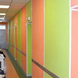 Панели Vekoroom разные цвета в коридоре фото