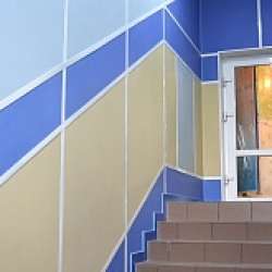 Панели Vekoroom отделка лестницы разными цветами фото