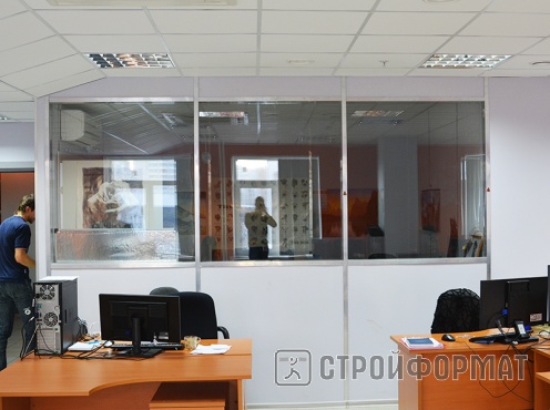 Панели Vekoroom и стеклянная перегородка в офисе фото