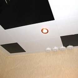 Алюминиевые кассетные потолки Cesal Белый матовый и Черный жемчуг фото