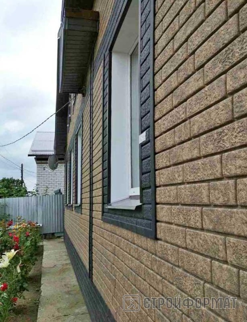 Фасадные панели Ю-Пласт кирпич графитовый и бежевый фото