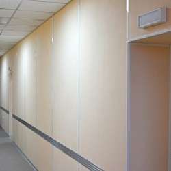 Панели Vekoroom для стен коридора больнице фото
