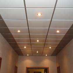 Подвесной потолок с алюминиевой плитой фото