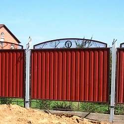 Профлист СС-10 коричнево-красный забор фото