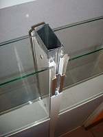 Алюминиевый профиль для перегородок с остеклением в разрезе