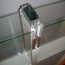 Алюминиевый профиль для перегородок с остеклением в разрезе фото