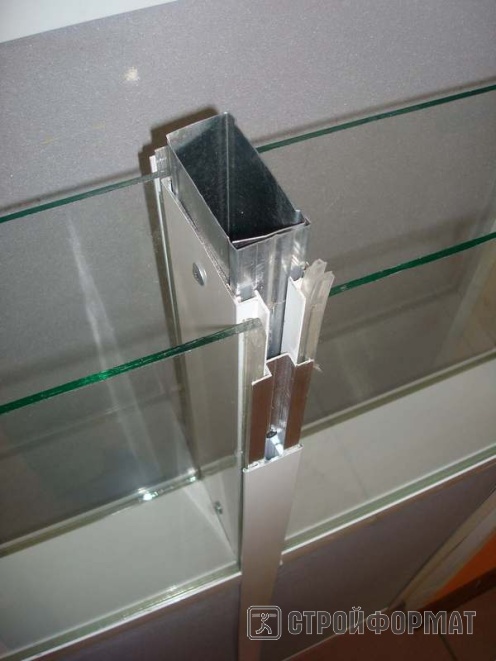 Алюминиевый профиль для перегородок с остеклением в разрезе фото
