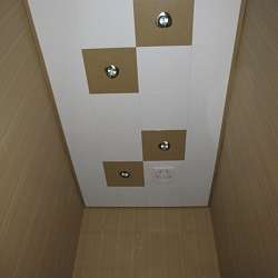 Алюминиевые потолки Cesal Белый матовый и Золотистый жемчуг фото