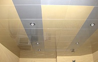 Алюминиевые кассетные потолки Cesal на кухне