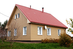 Монтеррей коричнево-красный на крыше фото