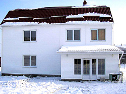 Альта-Сайдинг Белый отделка фасада фото