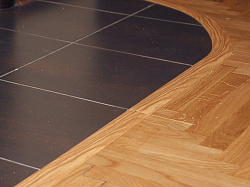 Отделка стыка плитки и паркета изгиб фото