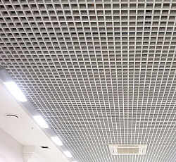 Ячейки потолка Грильято фото