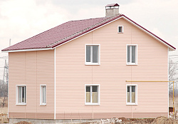 Сайдинг розовый на доме фото