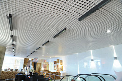 Подвесные потолки Грильято для установки в общественных местах фото