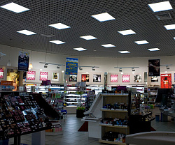 Потолки Грильято металлик в интерьере магазина фото