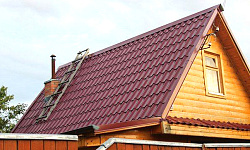 Монтеррей винно-красный на крыше фото