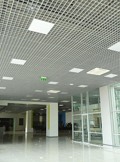 Потолки Грильято в офисном центре фото