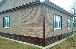 Фасадные панели Ю-Пласт под кирпич коричневый и бежевый фото