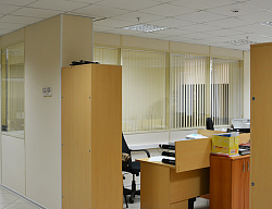 Панели Vekoroom и стеклянная перегородка после монтажа фото