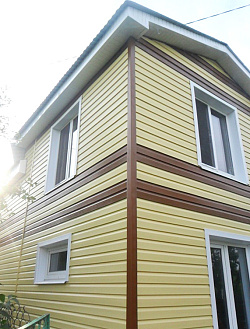 Сайдинг желтый комбинация с темными углами фото