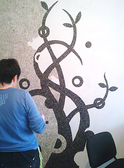 Рисование на стенах жидкими обоями фото