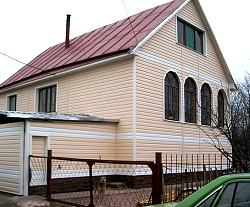 Альта-Сайдинг Розовый на фасаде фото