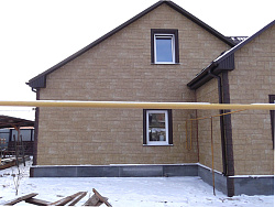 Гранит Уральский на фасаде фото