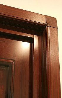 Дверной откос из МДФ соединение наличника фото