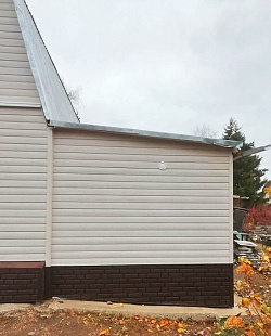 Виниловый сайдинг ЮП Ясень беленый и кирпич коричневый Виниловый сайдинг ЮП Ясень беленый и кирпич коричневый фото