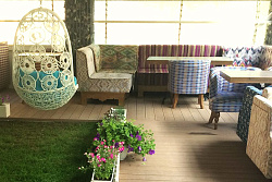 Отделка полов ресторана террасной доской Мультидек фото