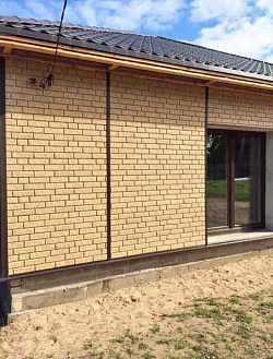 Фасадные панели Ю-Пласт Стоун-Хаус кирпич песочный фото