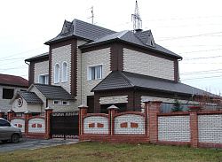 Камень Белый и Жженый фасад фото