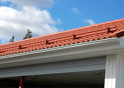 Снегозадержатель Borge на гараже фото