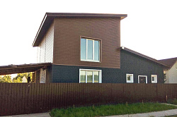 Виниловый сайдинг Timberblock Ель Сибирская и Стоун Хаус Кирпич графитовый Виниловый сайдинг Timberblock Ель Сибирская и Стоун Хаус Кирпич графитовый фото