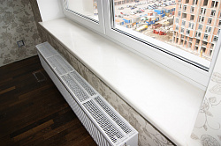 Подоконник белый на окне фото