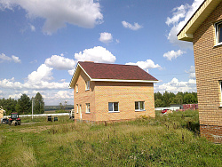 Ондувилла на кровле коттеджа фото