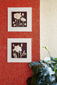 Красные жидкие обои на стене фото