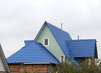 Монтеррей ультрамарин на крыше дома