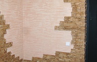 Пример отделки стен декоративным камнем