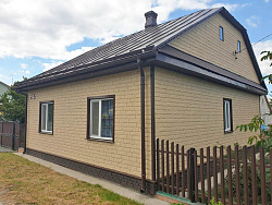 Фасадные панели Стоун-Хаус под камень золотистый и коричневый кирпич Фасадные панели Стоун-Хаус под камень золотистый и коричневый кирпич фото