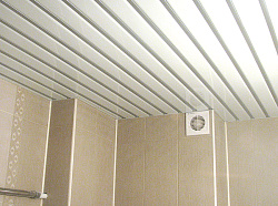 Реечные потолки Cesal санузел фото