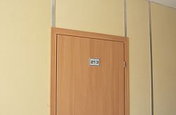 Панели Vekoroom бежевые монтаж вокруг двери фото