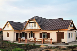 Металлочерепица Капелла шоколад сложная кровля фото